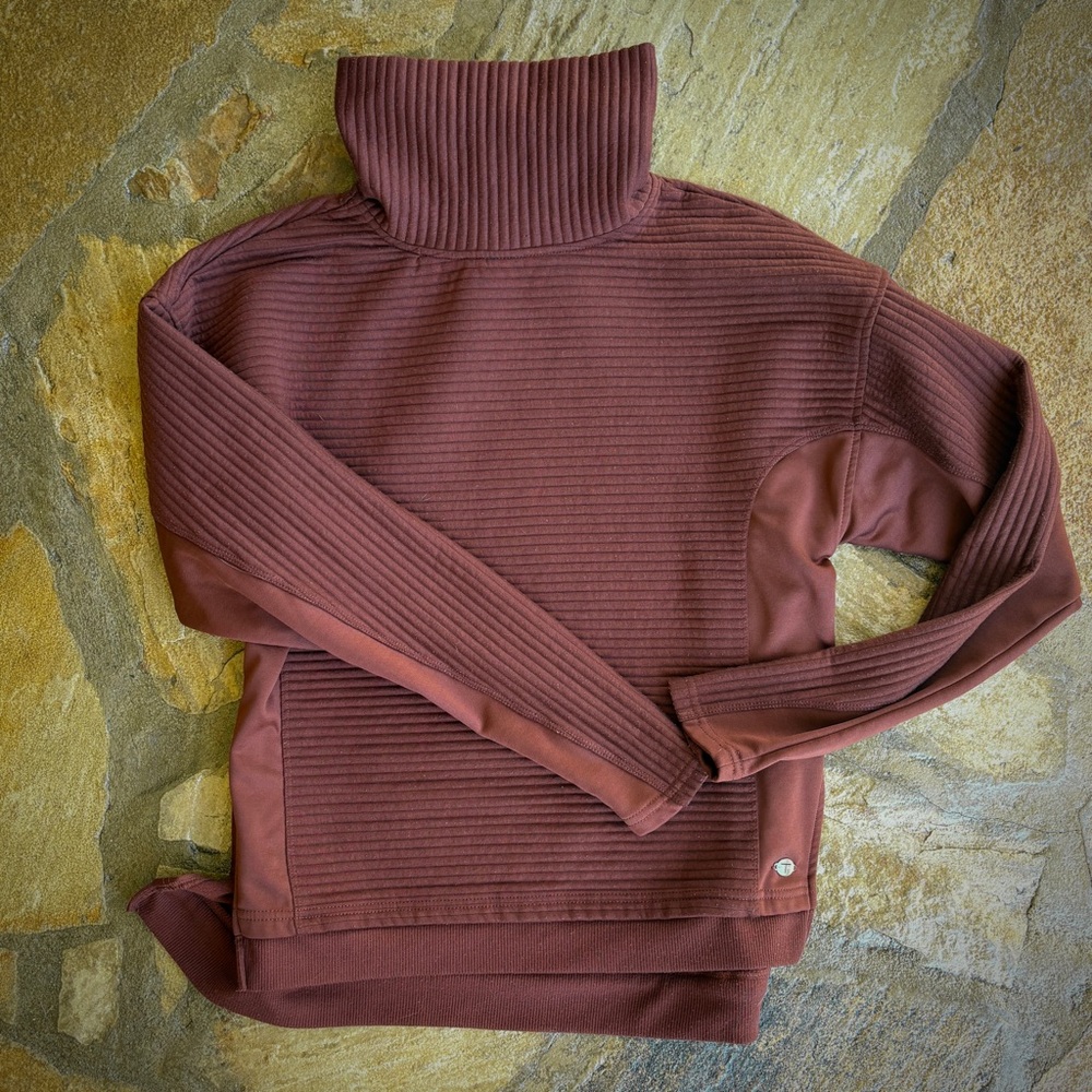 Ribbed Turtleneck Sportswear